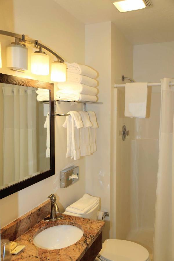 Queen Room with Two Queen Beds - A1